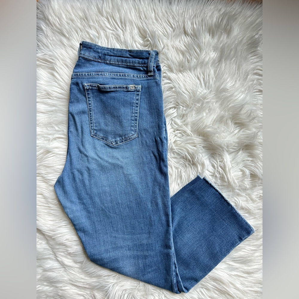Jennifer Lopez high waisted denim capris